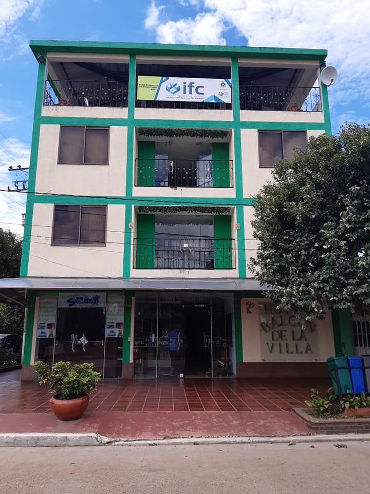 Fachada del Hotel Balcón de la Villa en Villanueva, Casanare